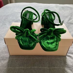 NWB - Loeffler Randall Mikel Bow Mid Heel Sandals in Spruce Emerald Green Velvet